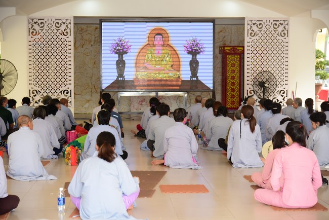 Giving gifts to oncology  patients attending One Day Retreat